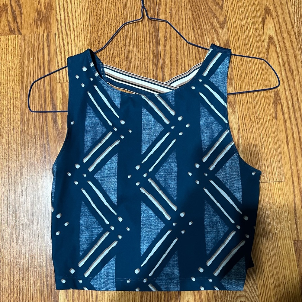 NIKE CROP TOP